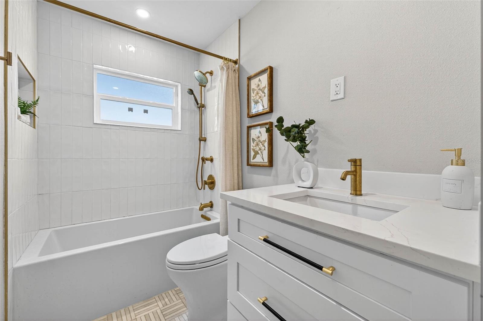 SHORE ACRES OVERLOOK SEC - Residential Lease