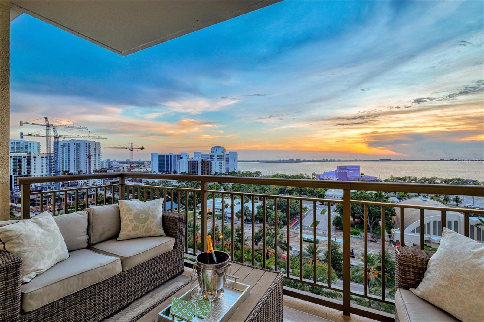 800 N TAMIAMI TRAIL 1111