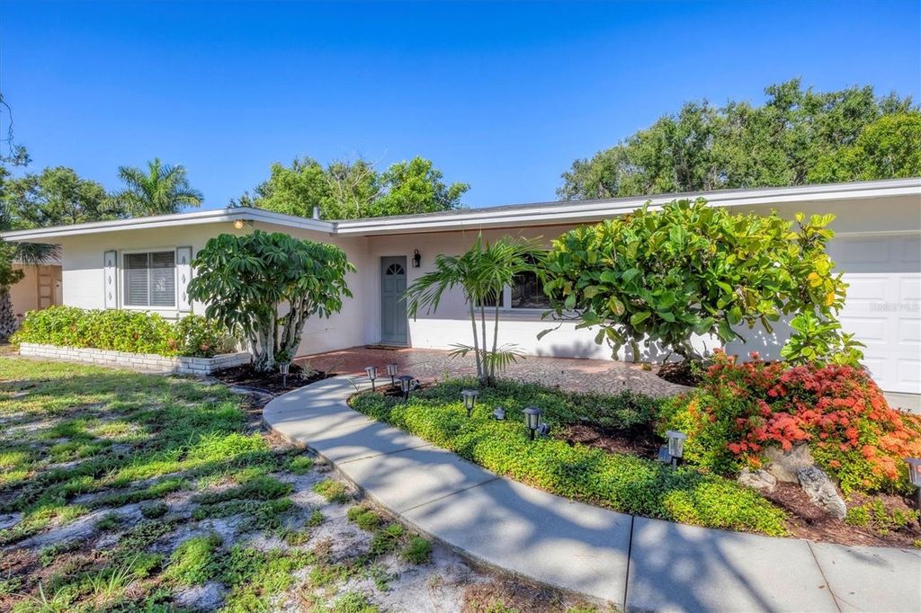Photo of 5201 Stevens Drive, Sarasota, FL 34234 (MLS # A4681358)