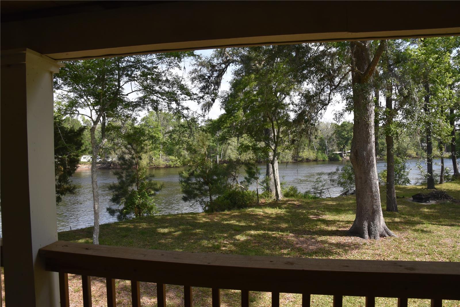 LOG LANDING - Residential