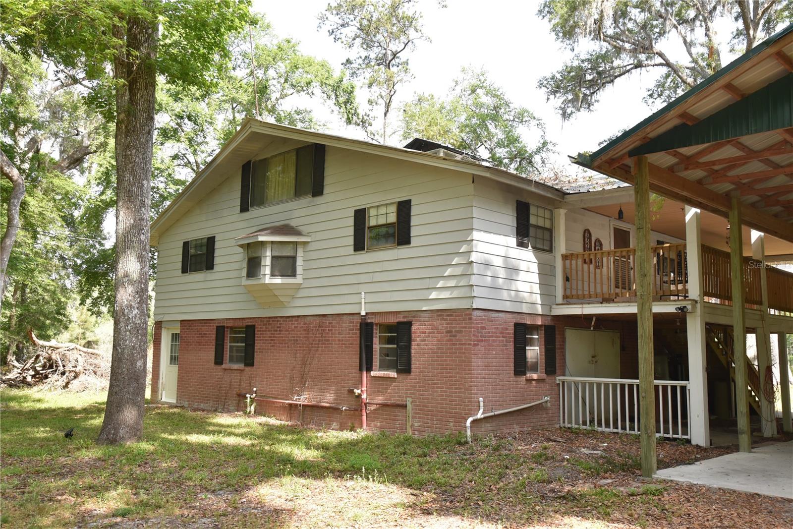 LOG LANDING - Residential