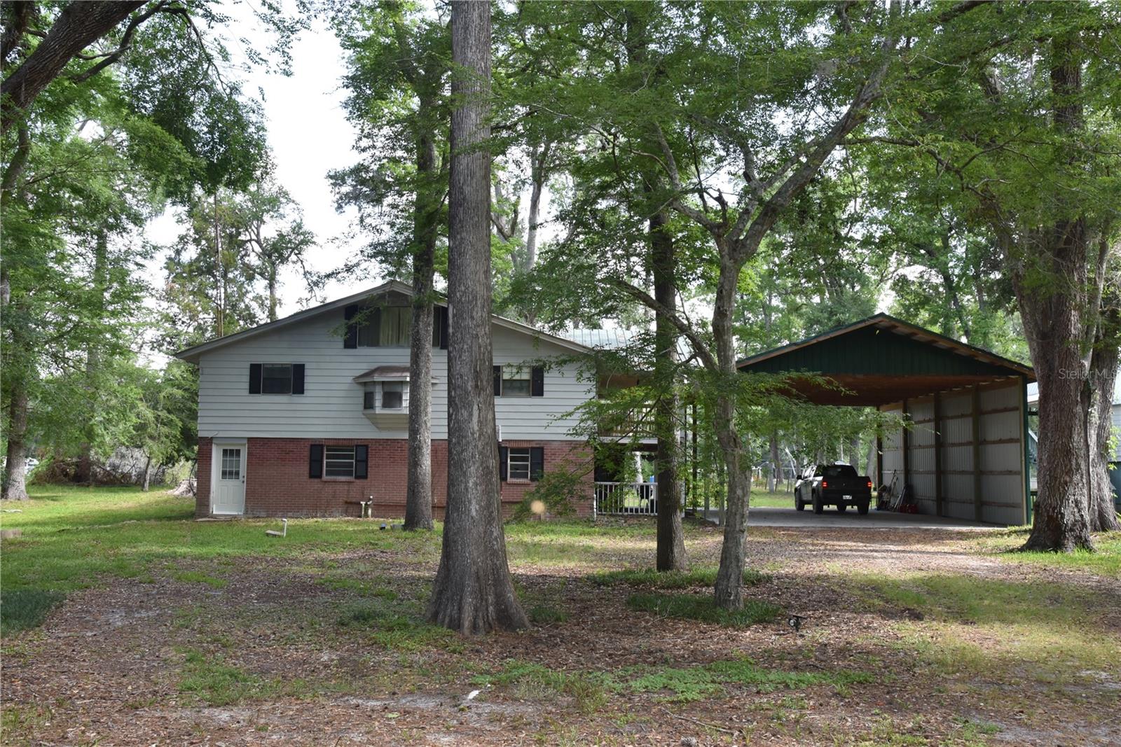 LOG LANDING - Residential