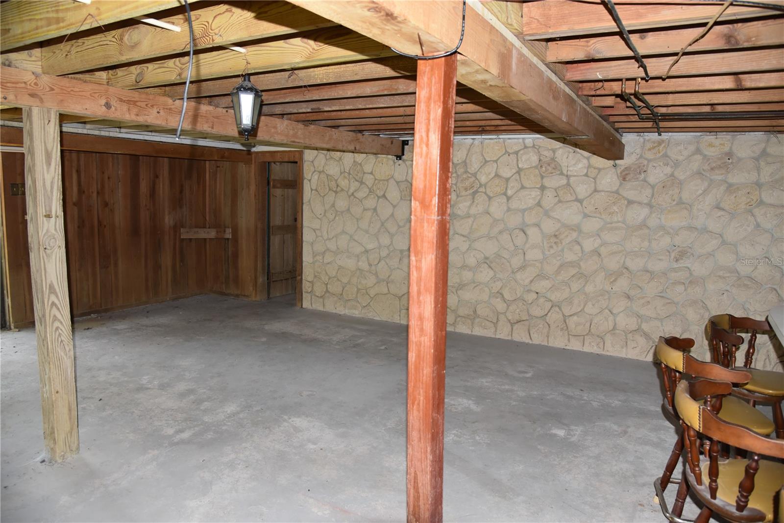 LOG LANDING - Residential