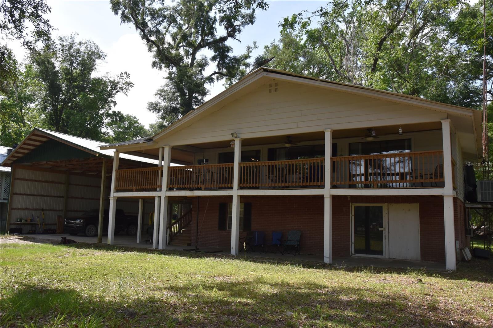 LOG LANDING - Residential