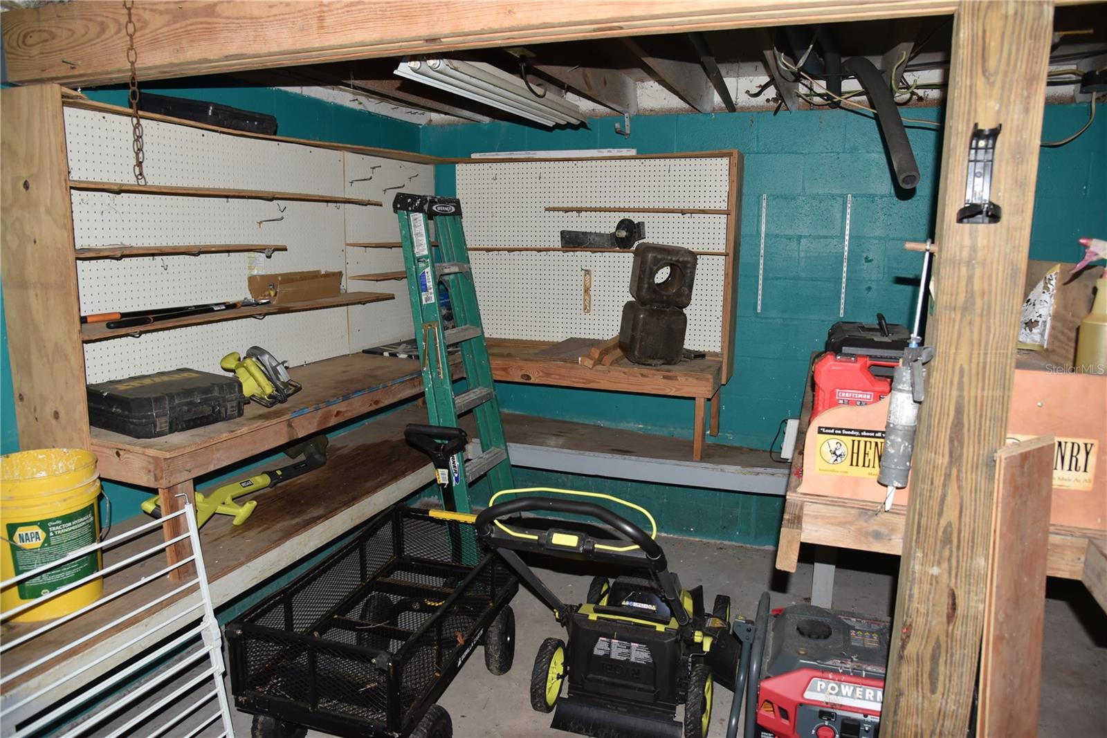 LOG LANDING - Residential