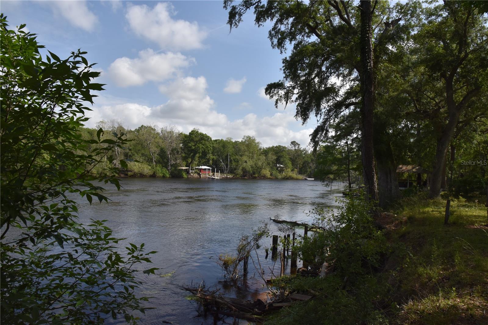 LOG LANDING - Residential