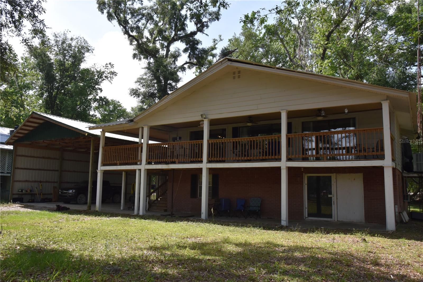 LOG LANDING - Residential