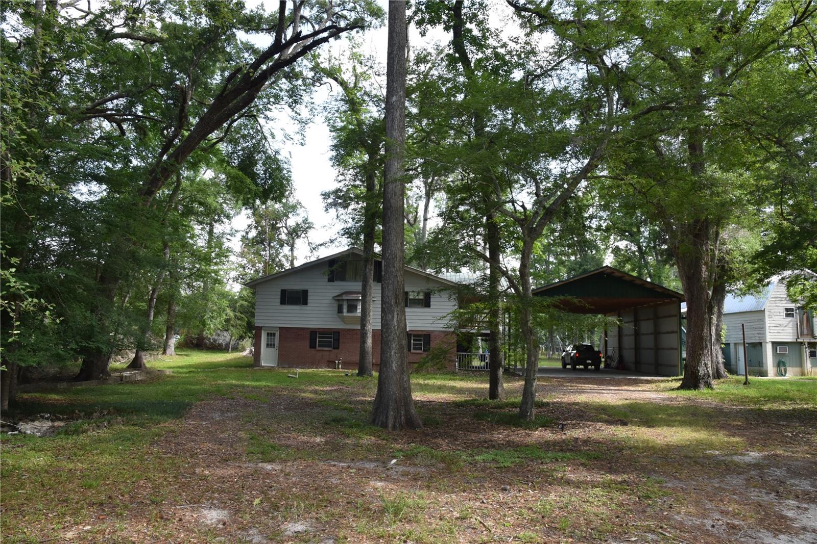 LOG LANDING - Residential