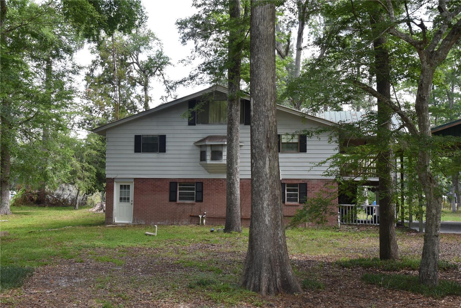 LOG LANDING - Residential