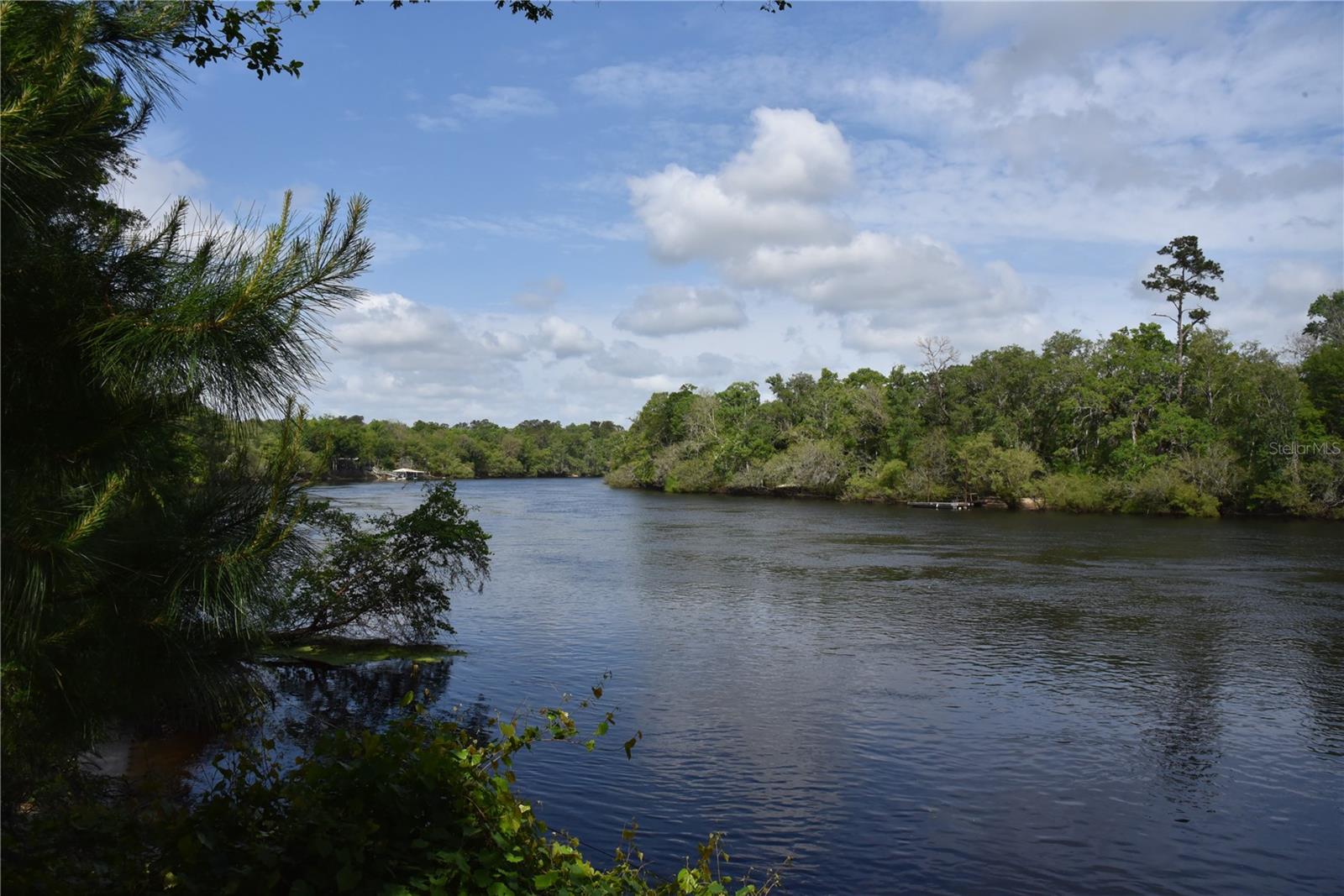 LOG LANDING - Residential