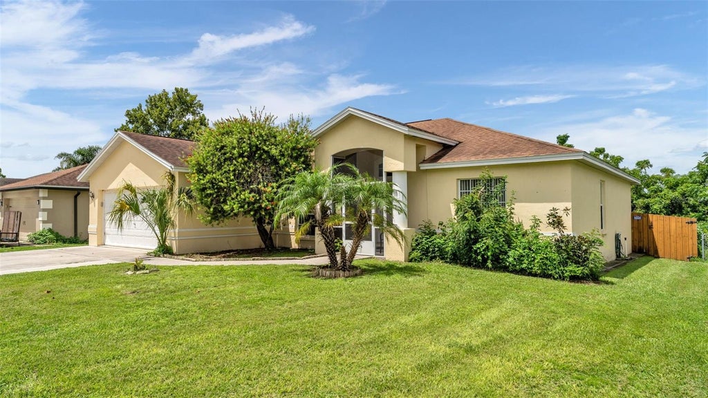 Photo of 3549 Manor Loop, Lakeland, FL 33810 (MLS # L4963869)