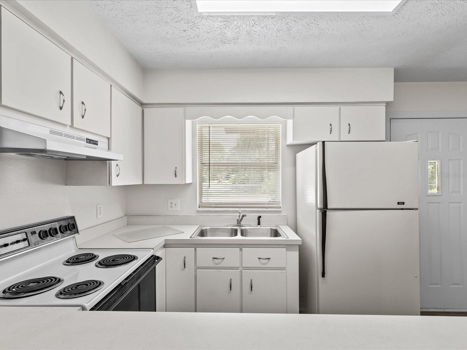 BELLEVIEW HEIGHTS ESTATE - Residential Lease