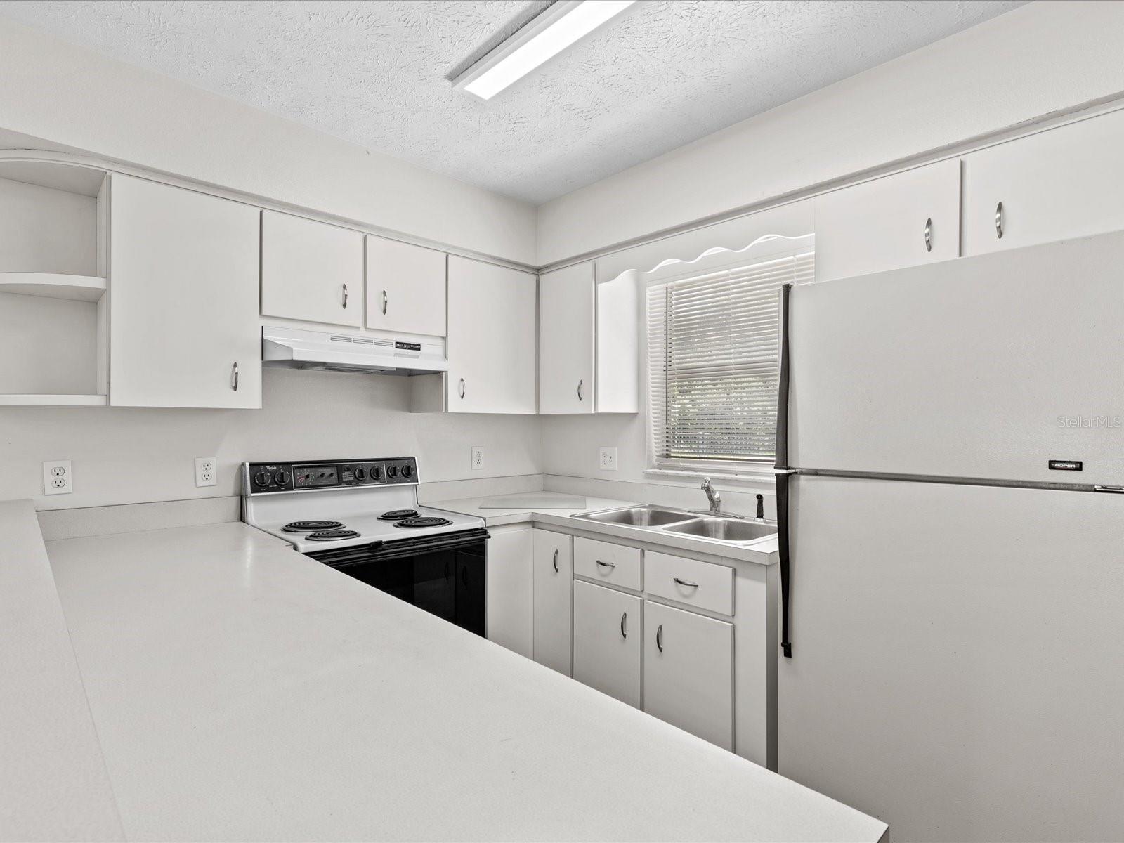 BELLEVIEW HEIGHTS ESTATE - Residential Lease