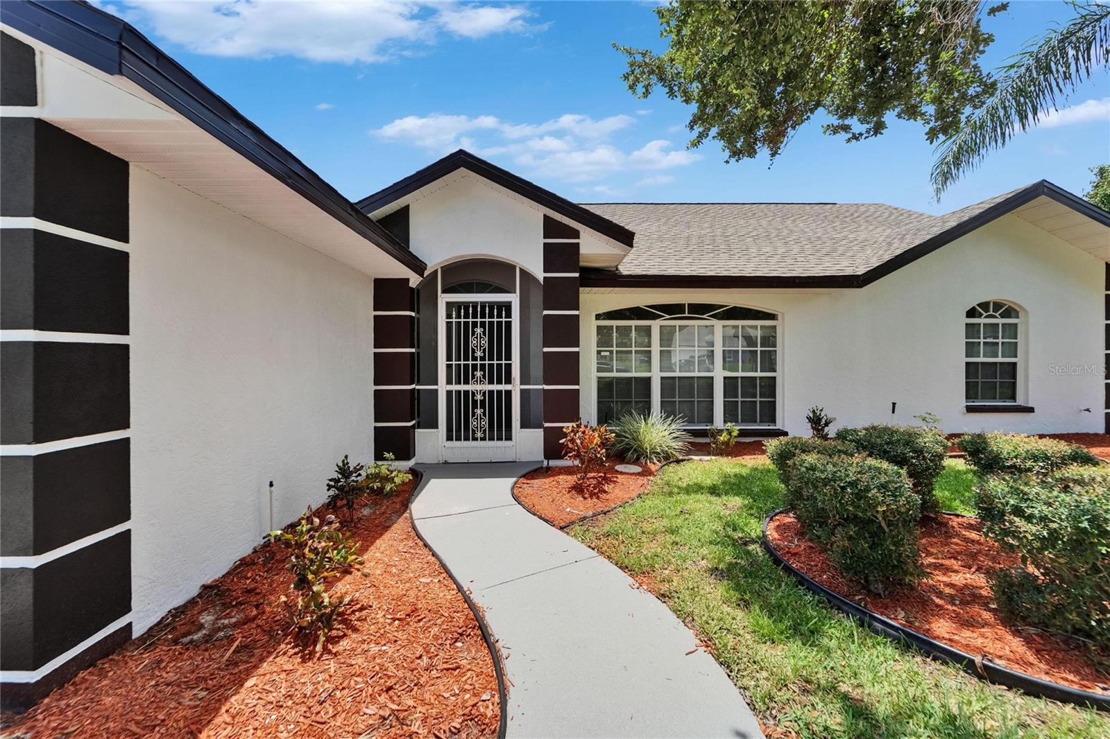 916 48TH STREET DRIVE E