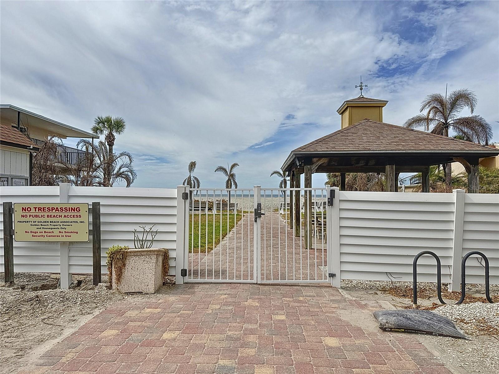 GOLDEN BEACH - Residential