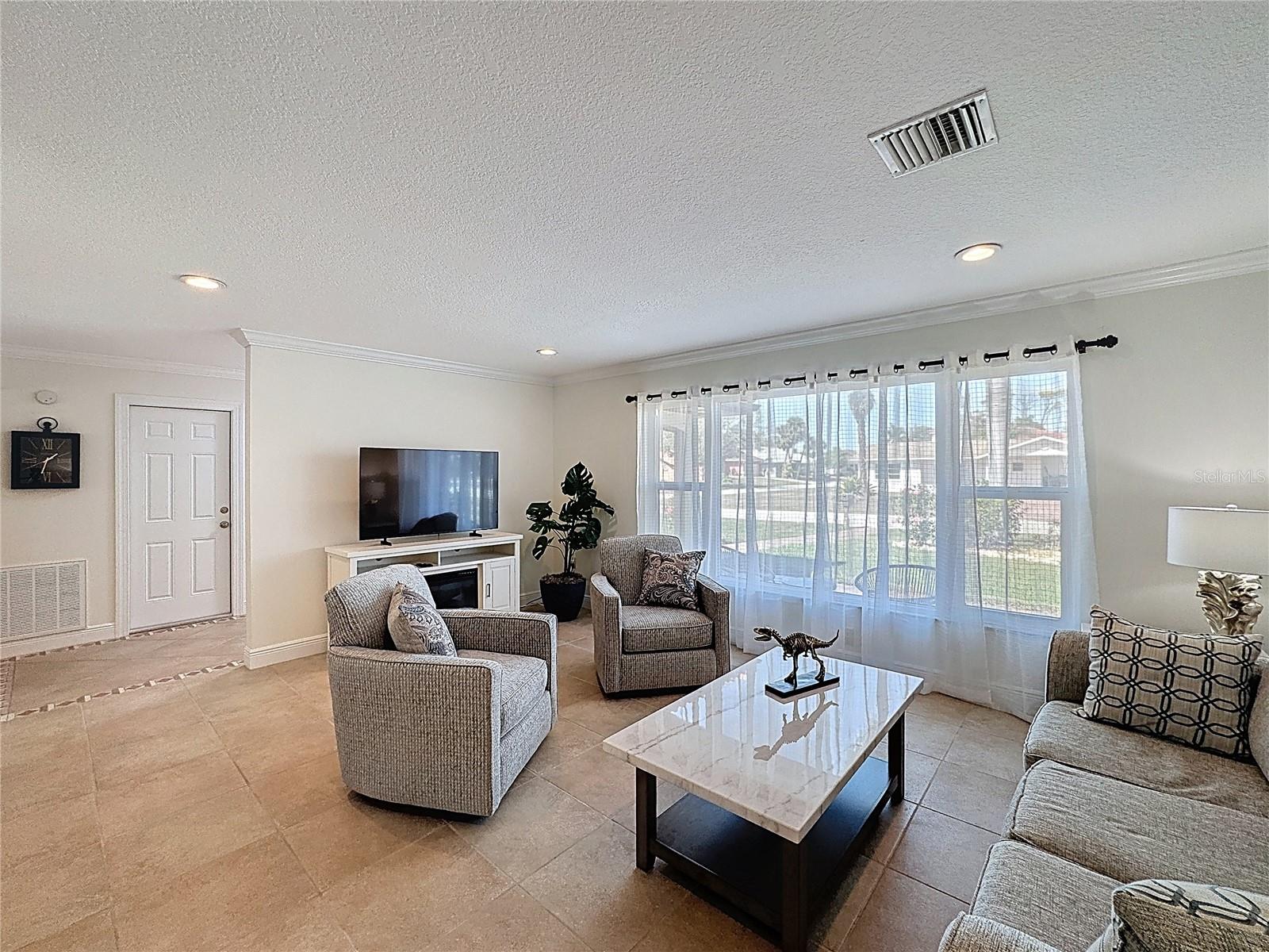 GOLDEN BEACH - Residential