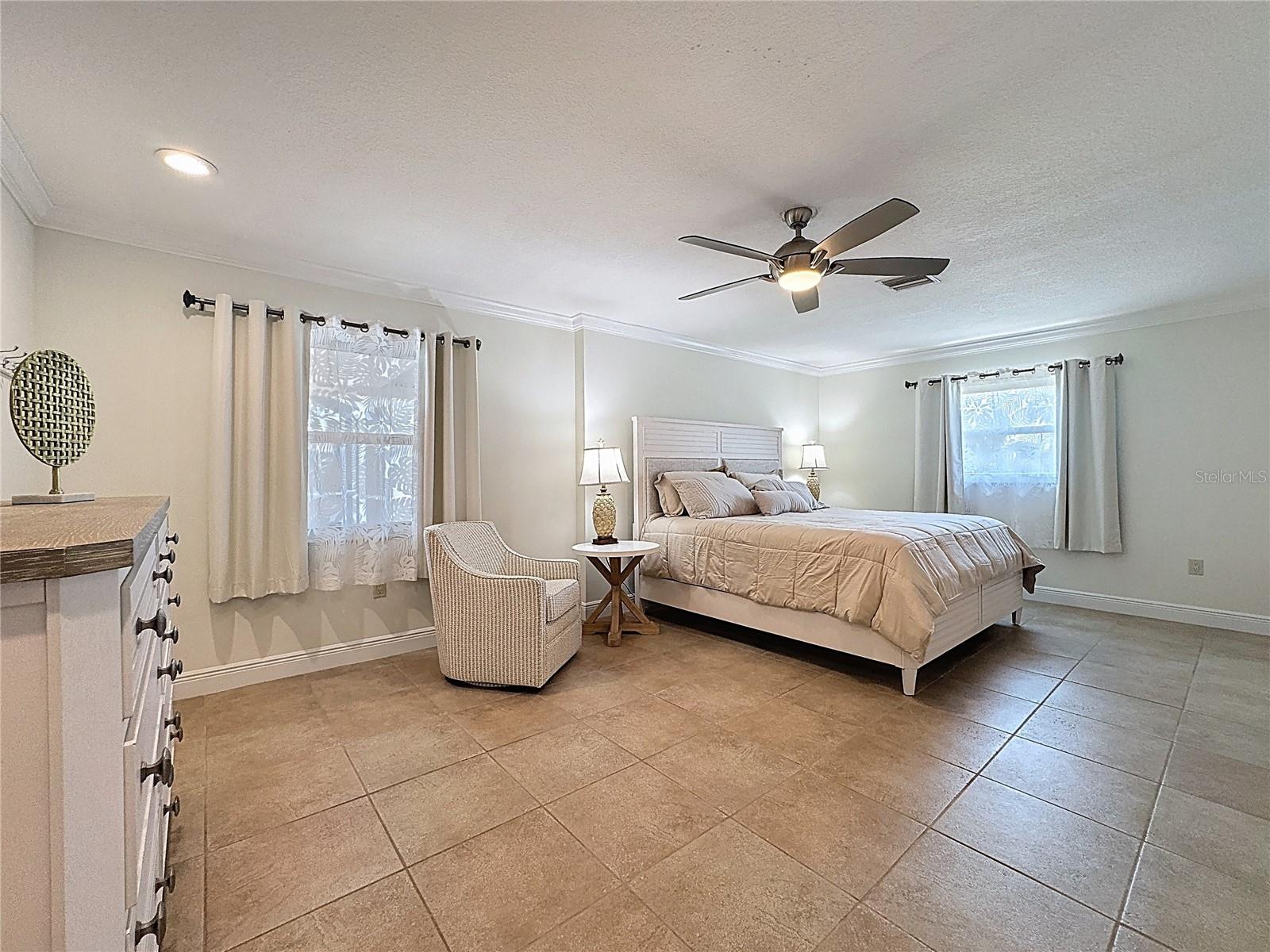 GOLDEN BEACH - Residential