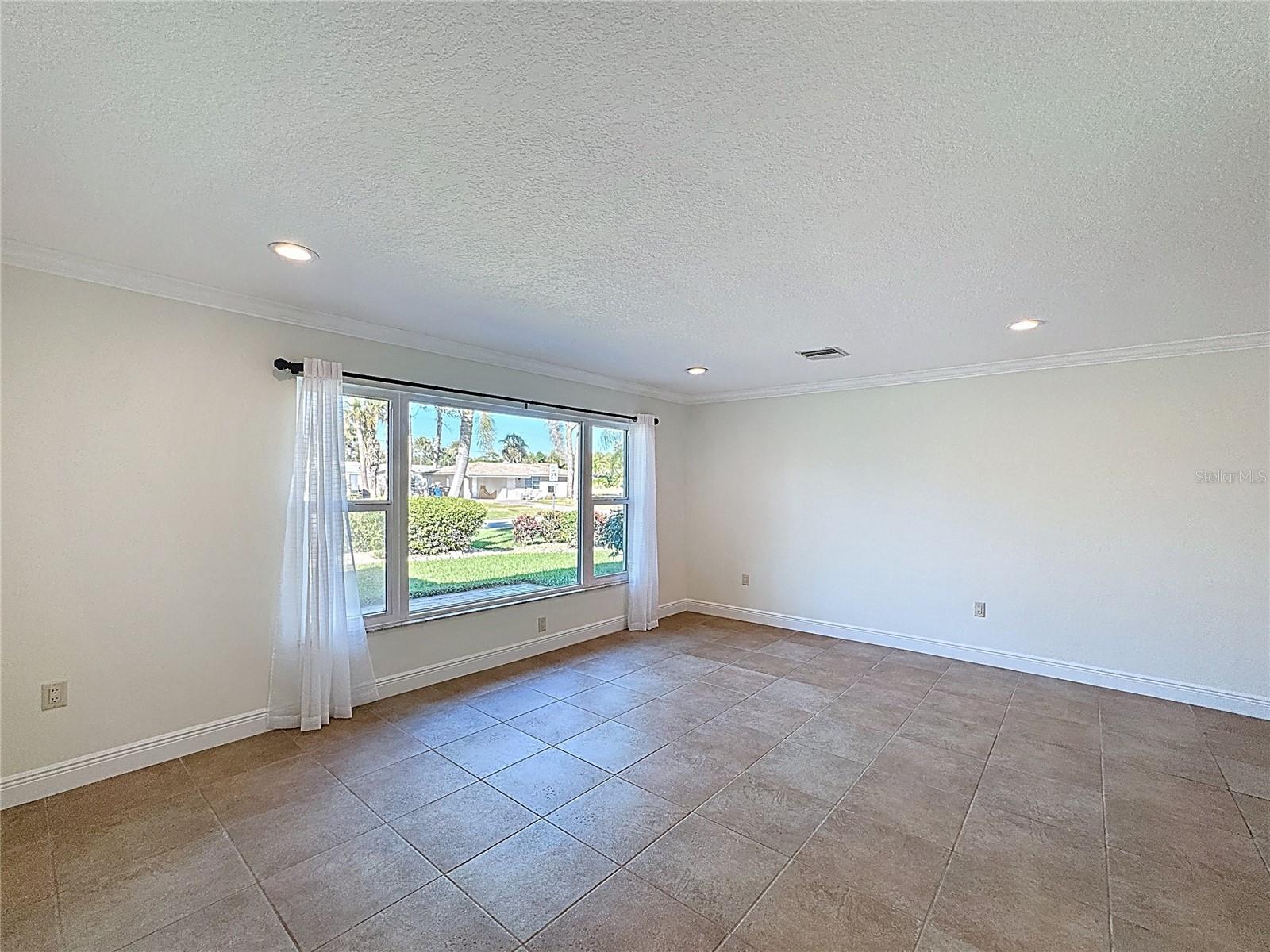 GOLDEN BEACH - Residential