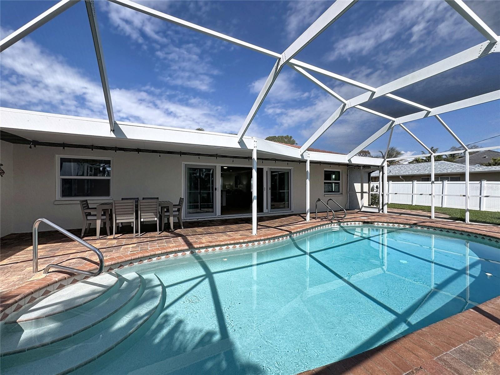 GOLDEN BEACH - Residential