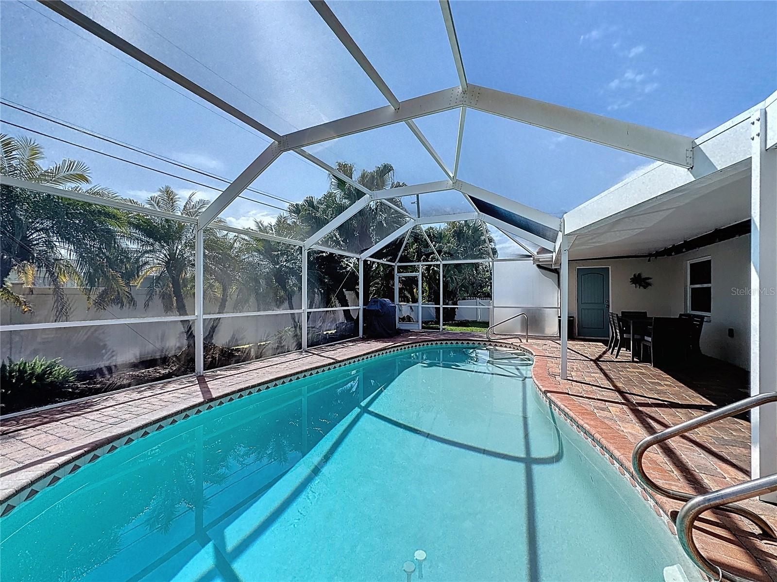 GOLDEN BEACH - Residential