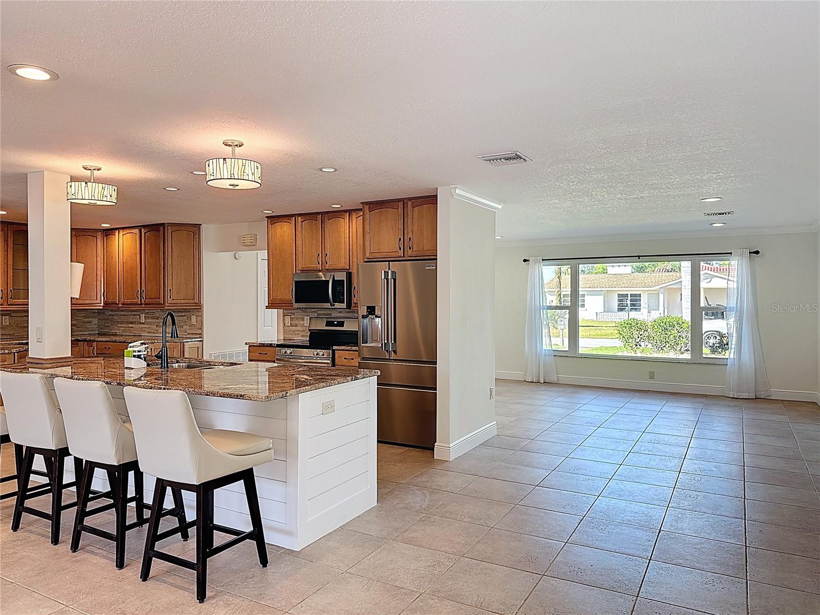 GOLDEN BEACH - Residential