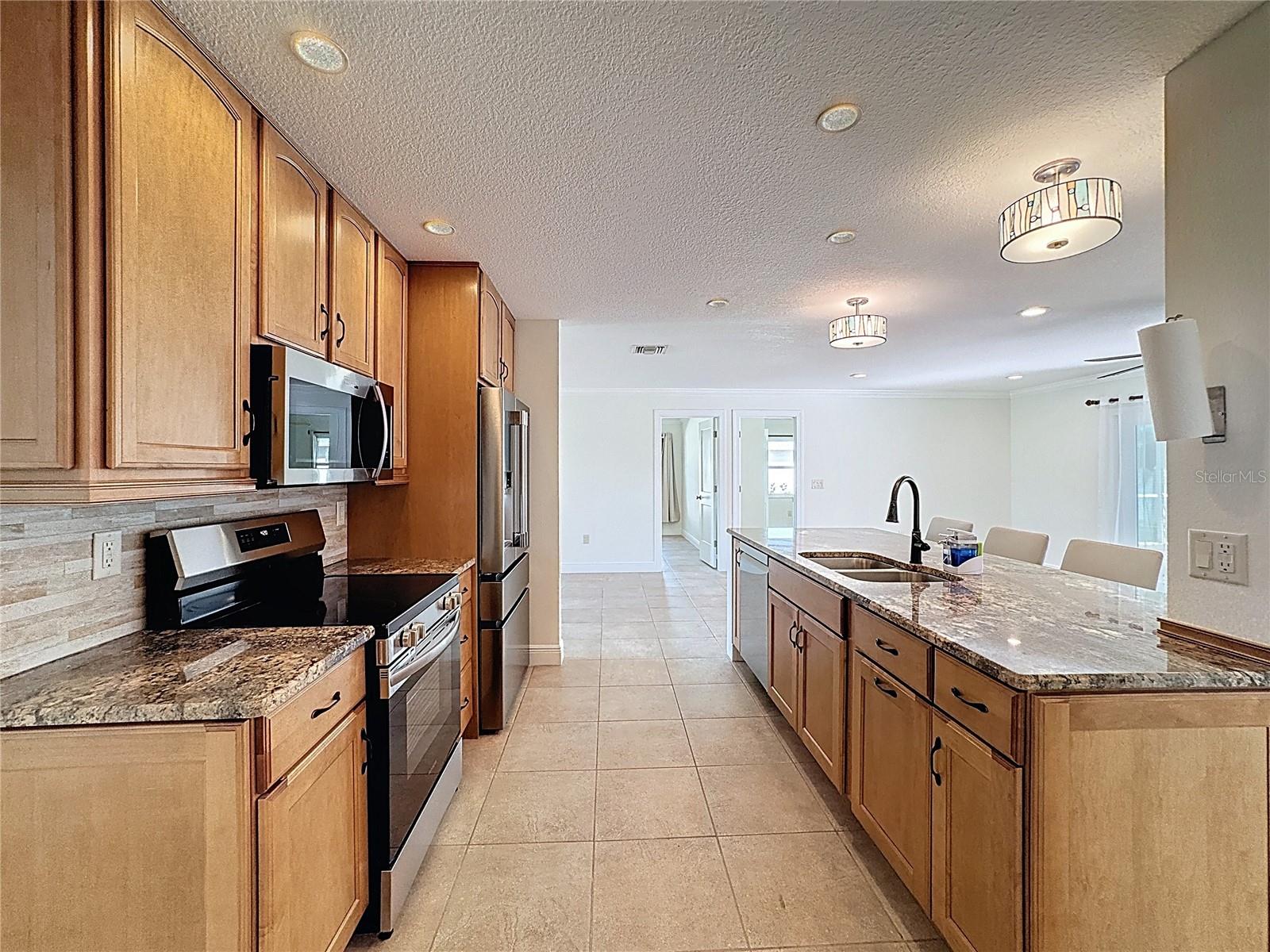 GOLDEN BEACH - Residential