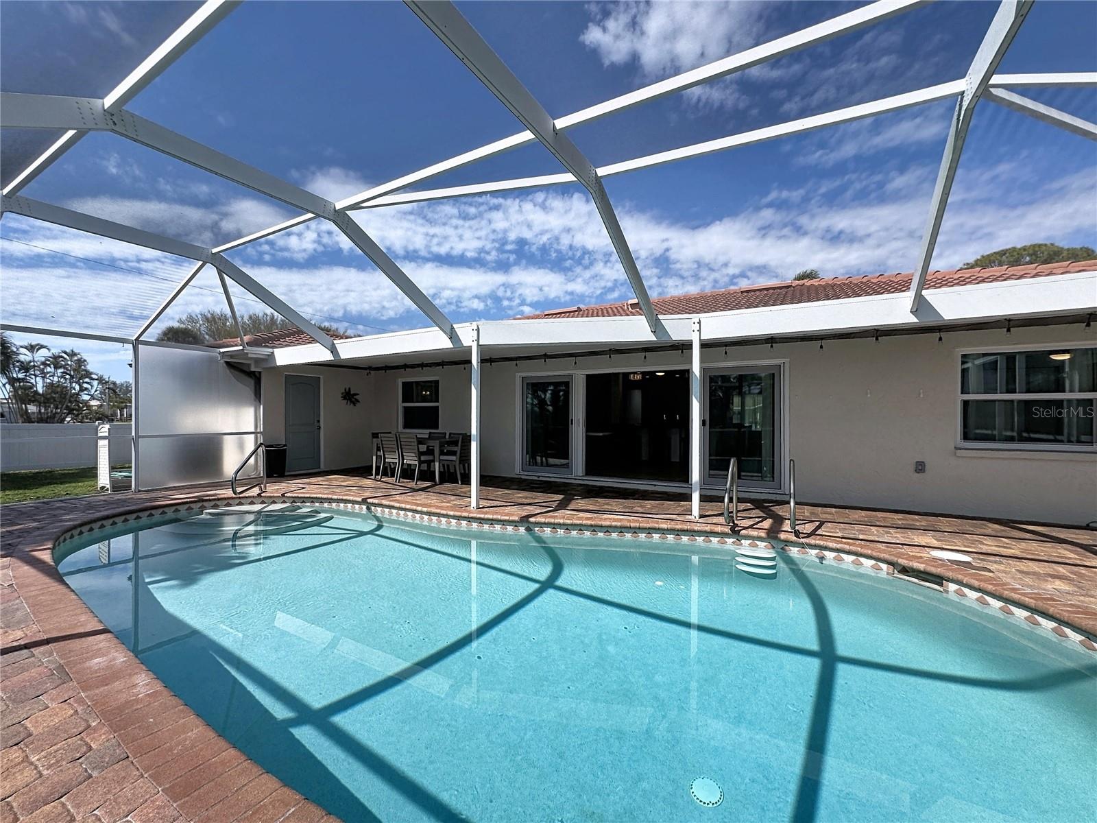 GOLDEN BEACH - Residential