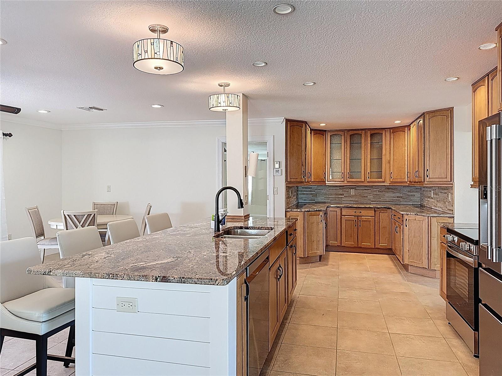 GOLDEN BEACH - Residential