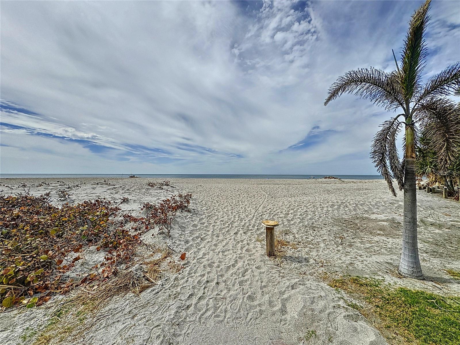 GOLDEN BEACH - Residential