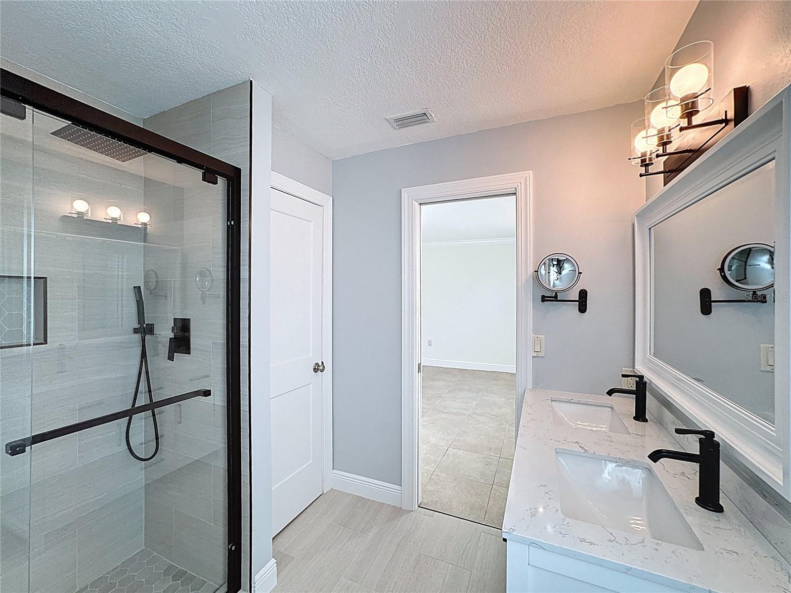 GOLDEN BEACH - Residential