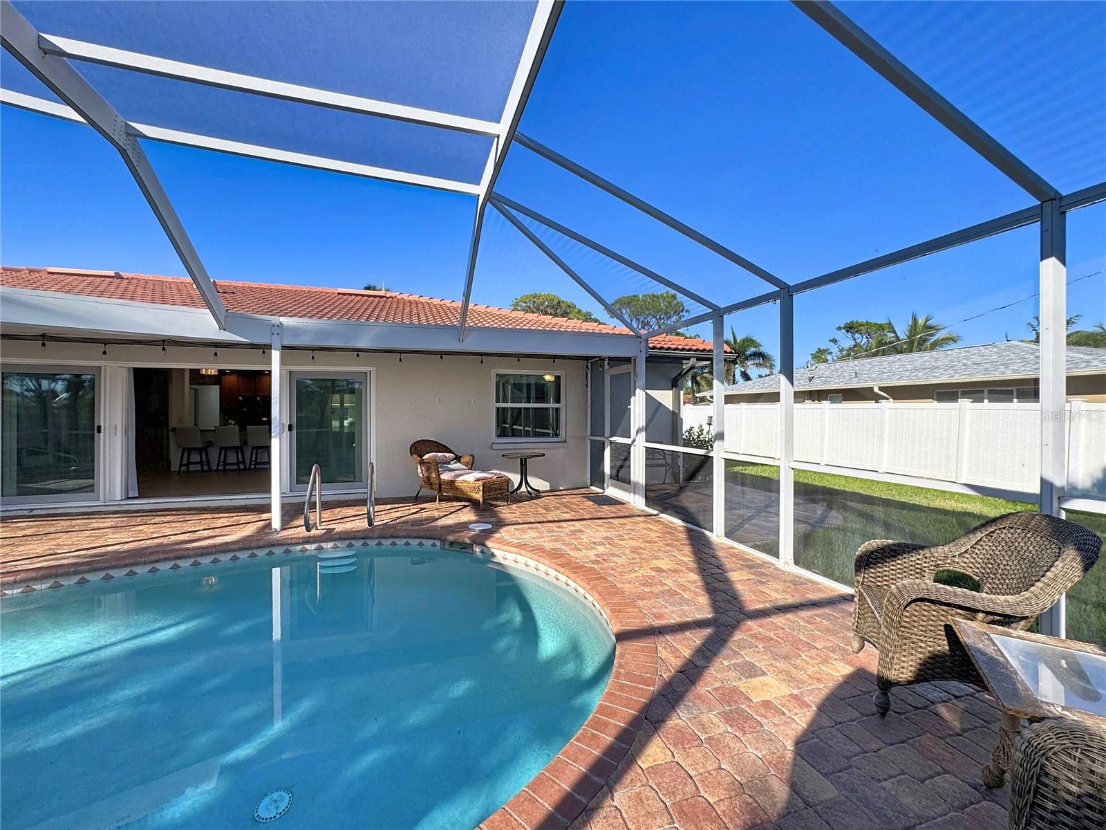 GOLDEN BEACH - Residential