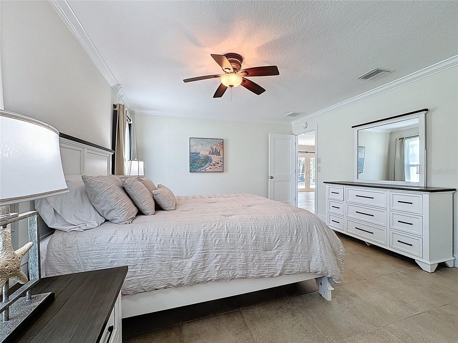 GOLDEN BEACH - Residential