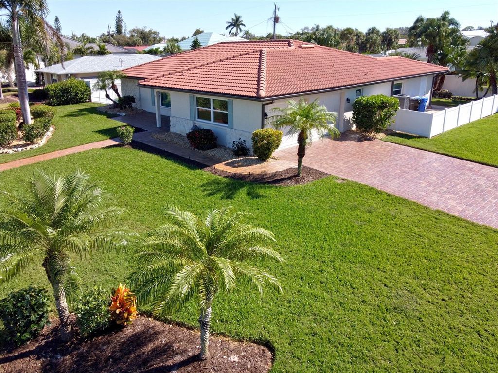 Photo of 431 Villas Drive, Venice, FL 34285 (MLS # N6141607)