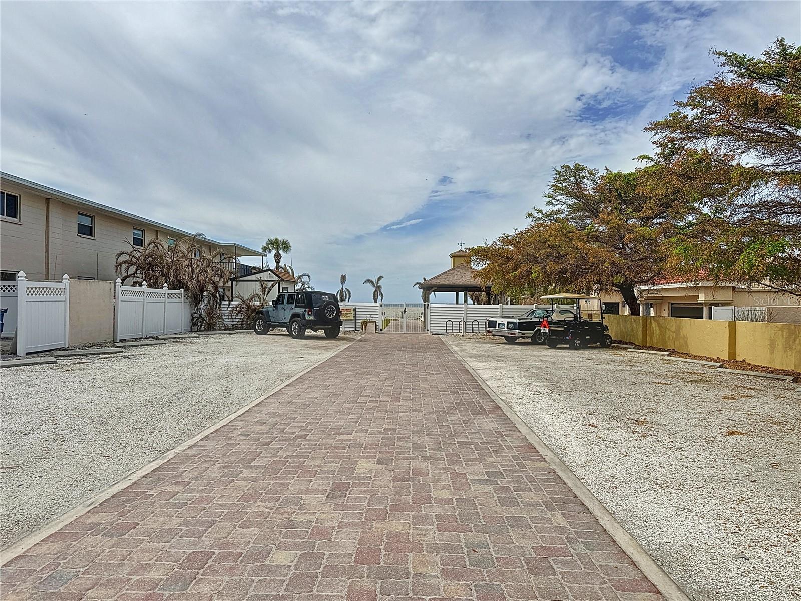 GOLDEN BEACH - Residential