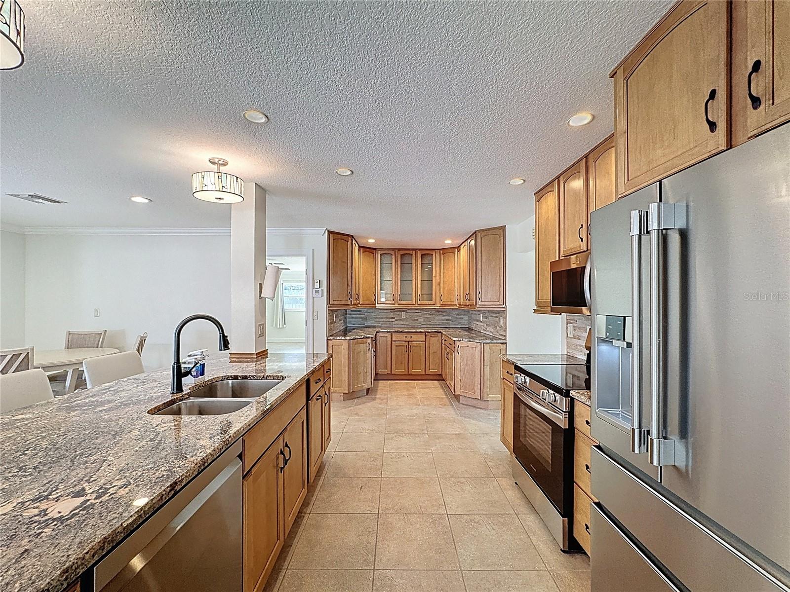 GOLDEN BEACH - Residential