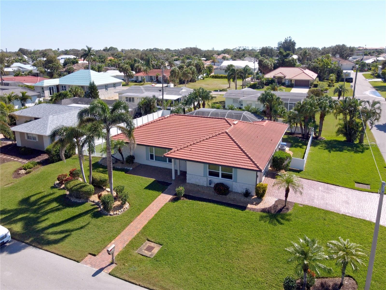 GOLDEN BEACH - Residential