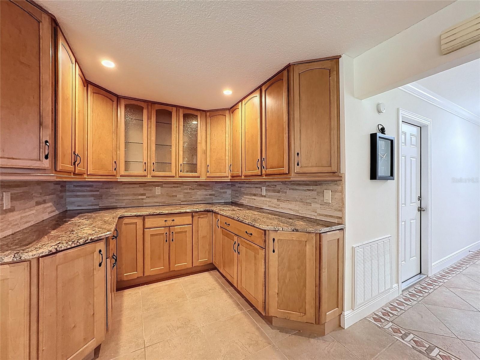 GOLDEN BEACH - Residential