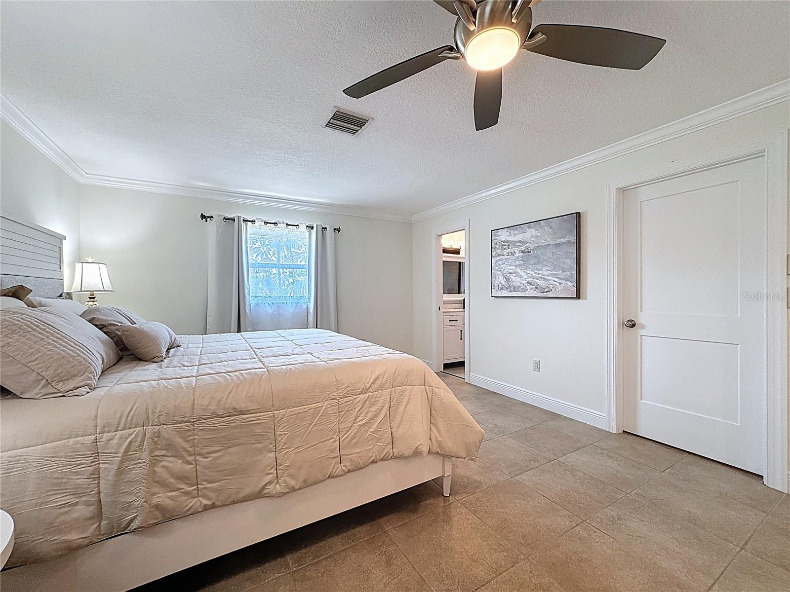 GOLDEN BEACH - Residential