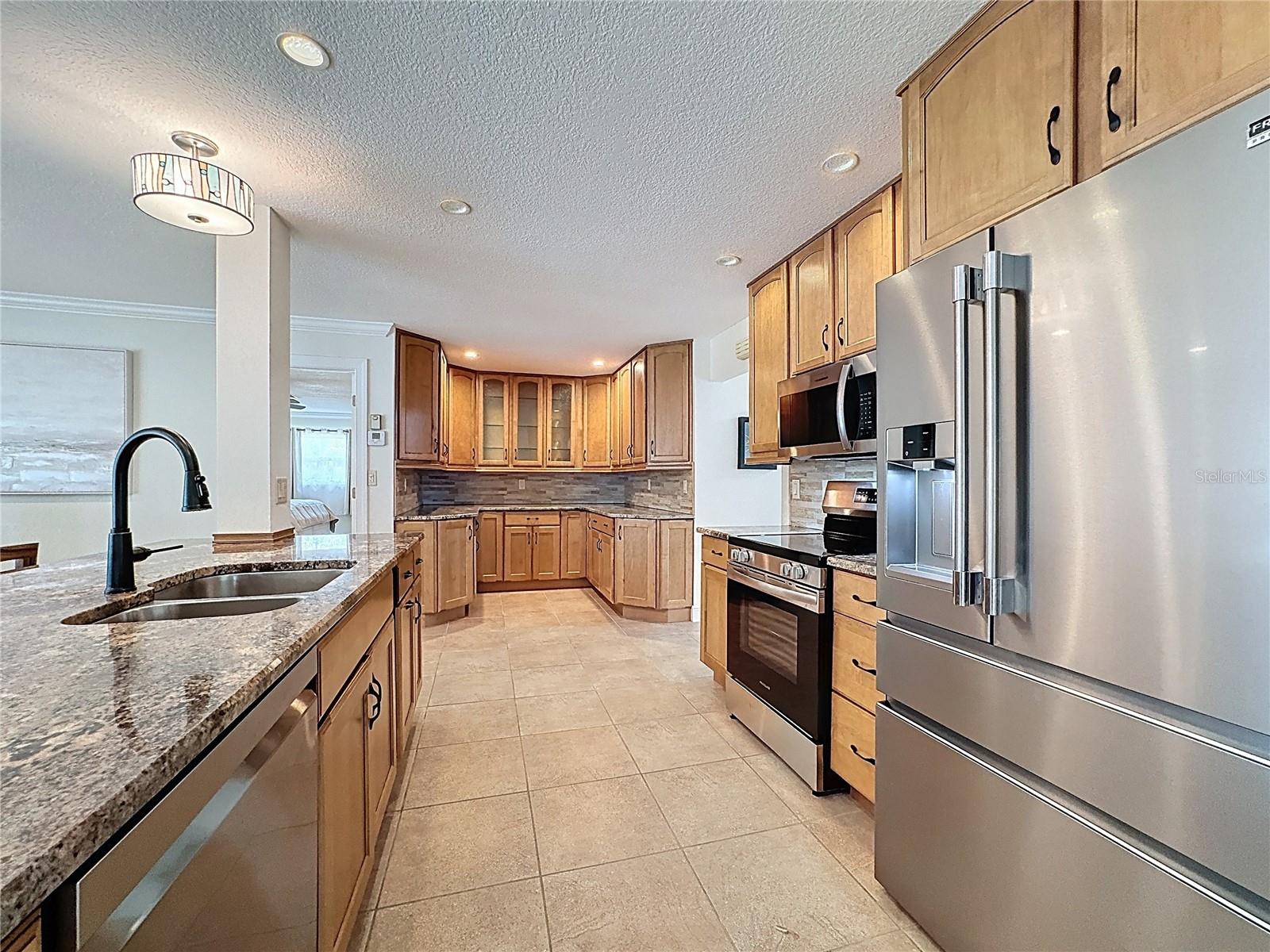 GOLDEN BEACH - Residential