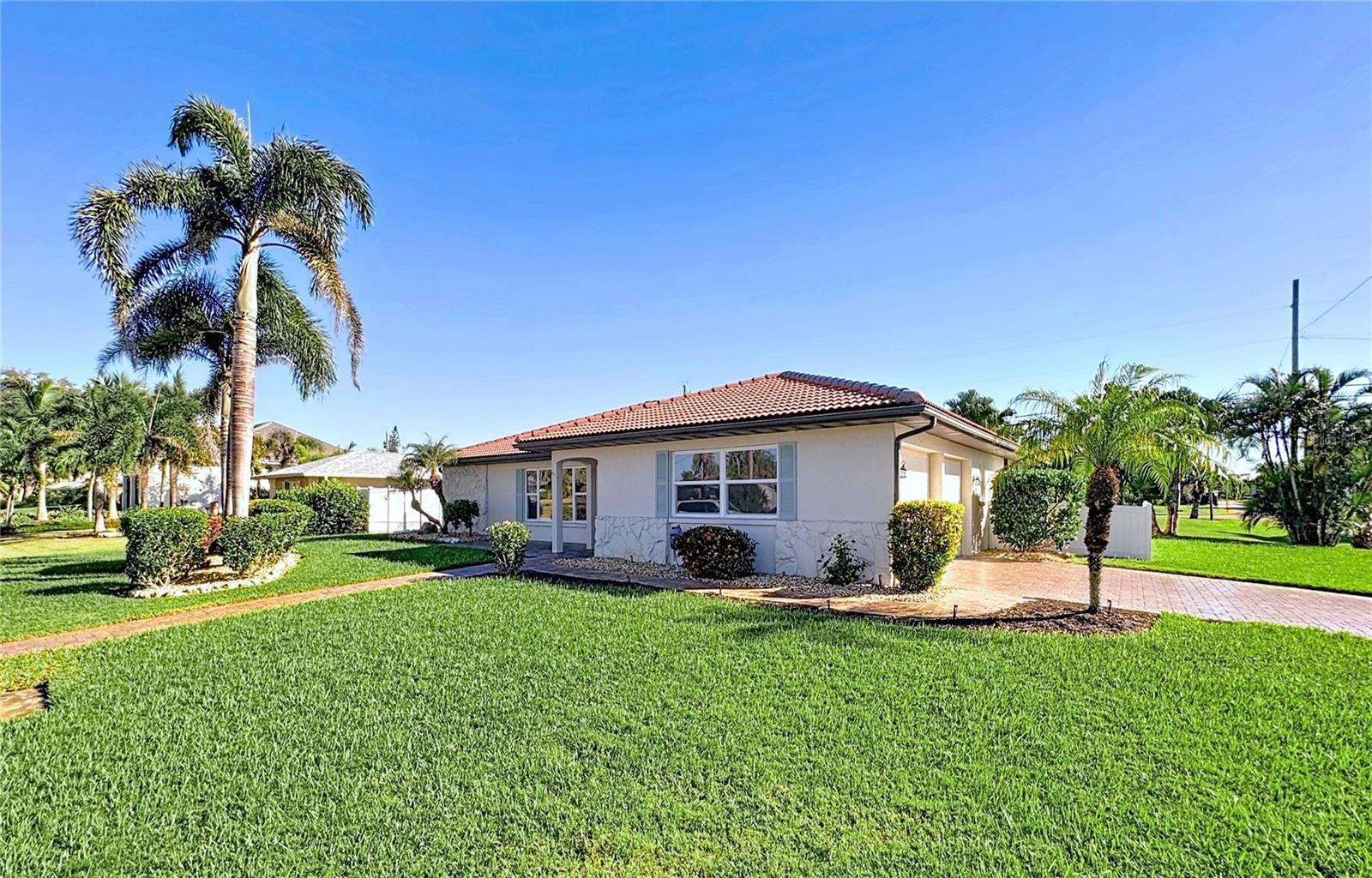 GOLDEN BEACH - Residential