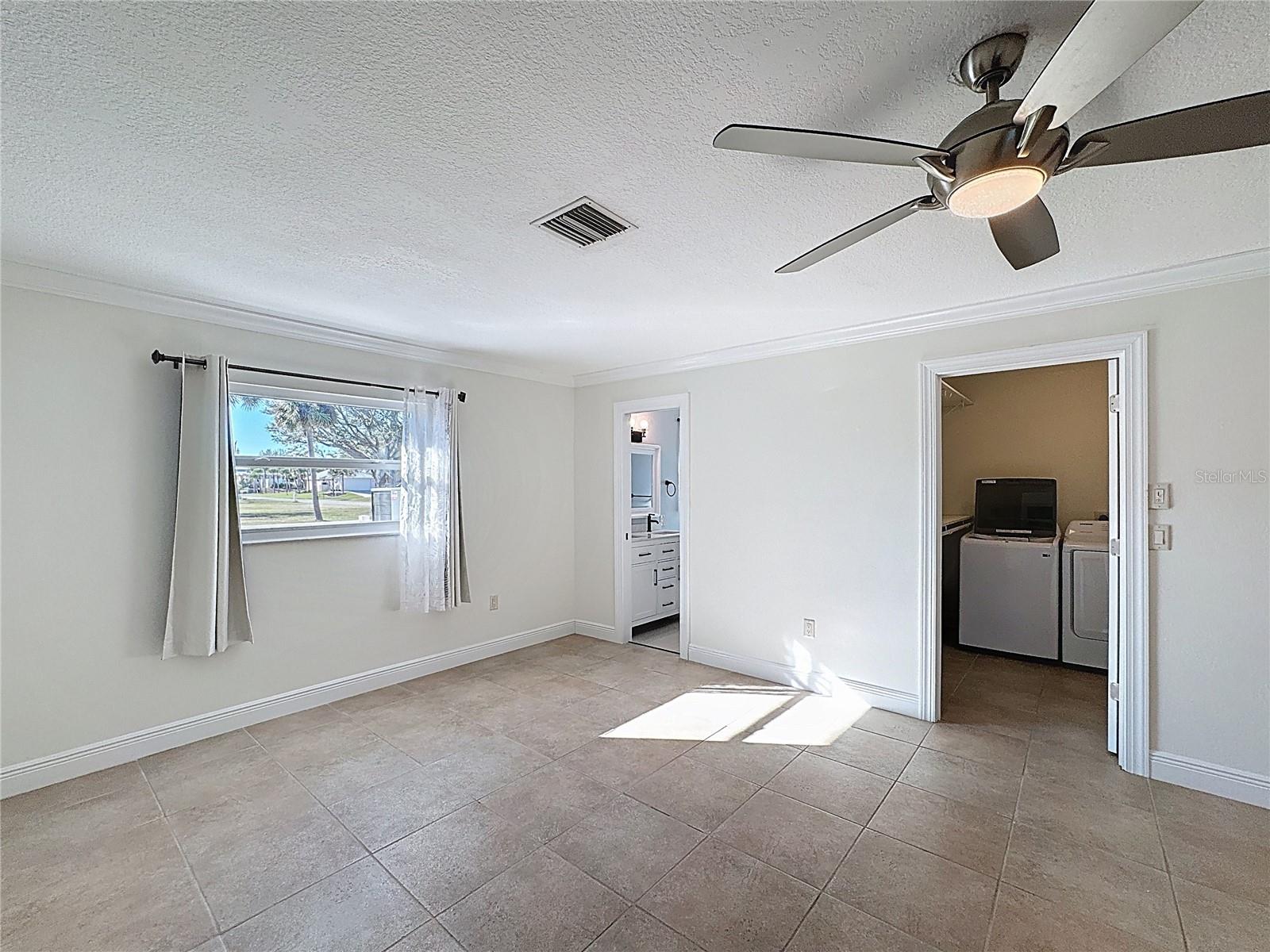 GOLDEN BEACH - Residential