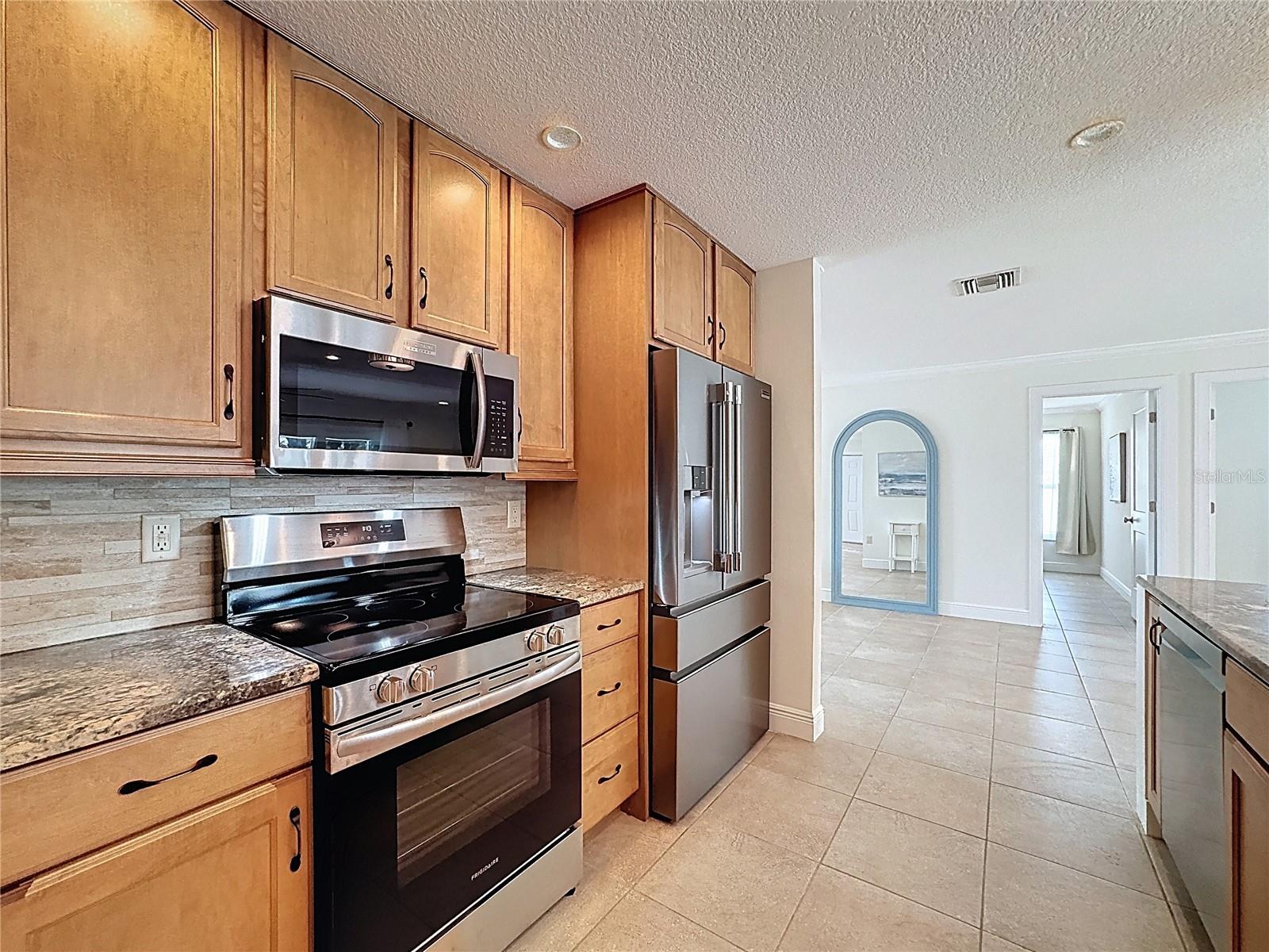 GOLDEN BEACH - Residential