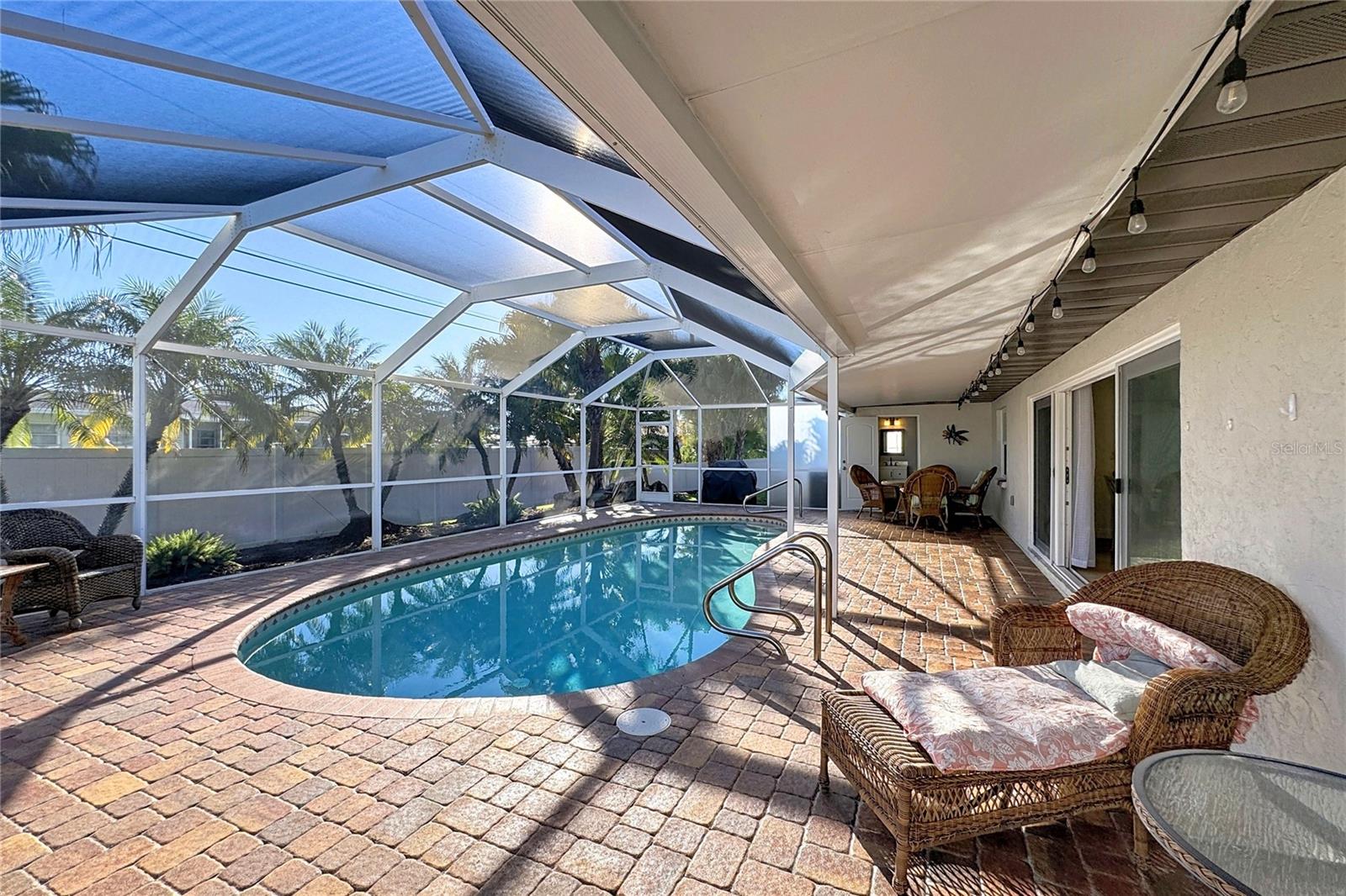 GOLDEN BEACH - Residential