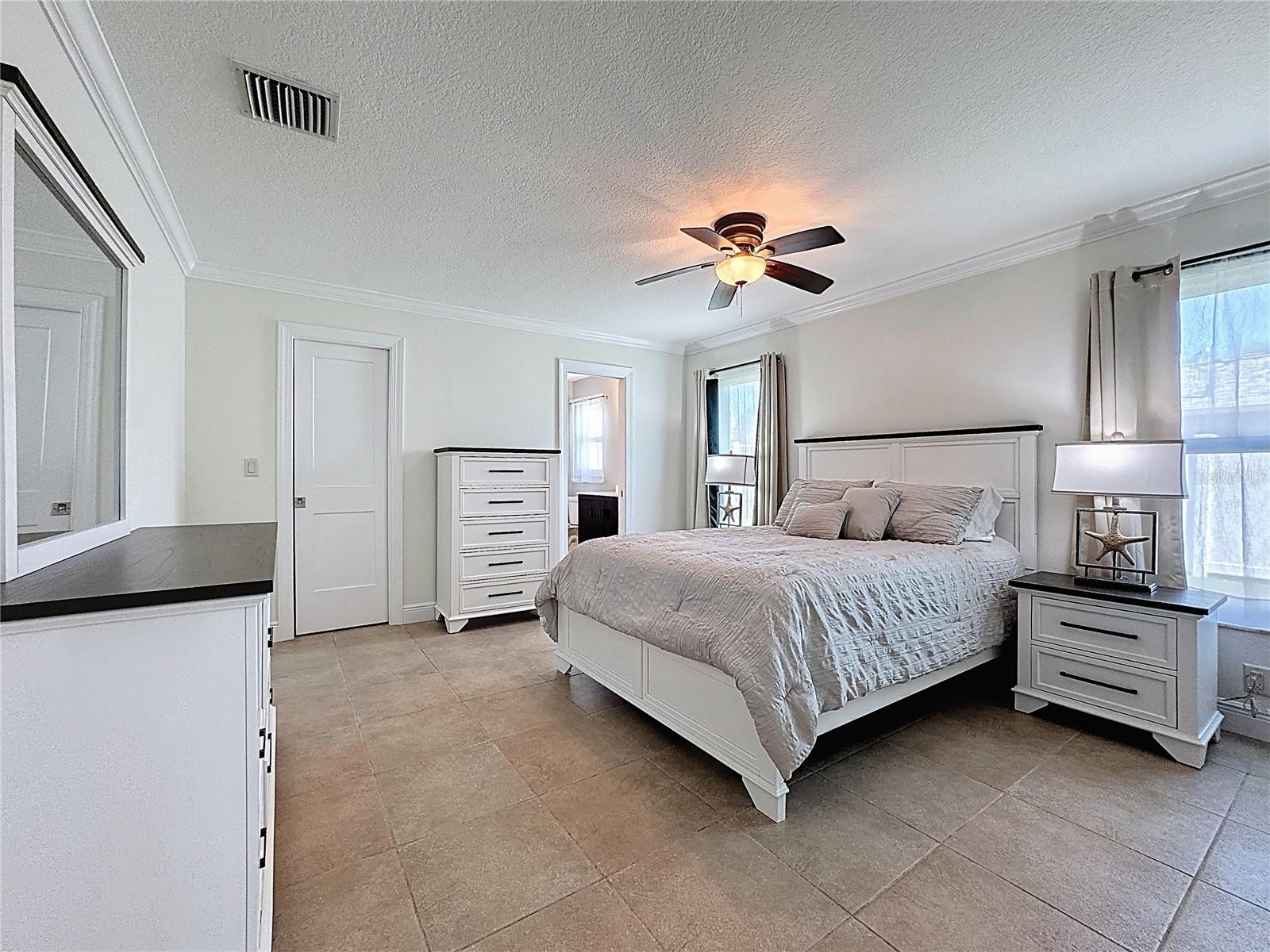 GOLDEN BEACH - Residential