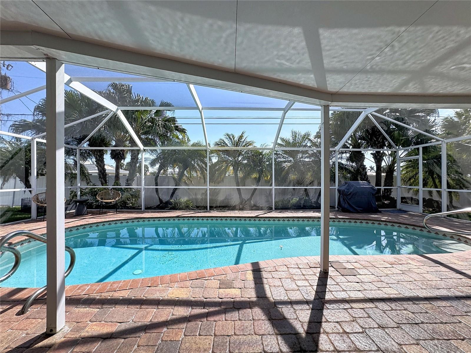 GOLDEN BEACH - Residential