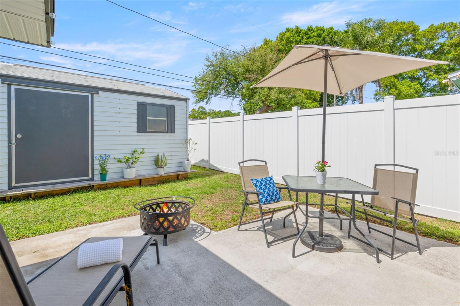 LARGO LAKE VILLAS - Residential