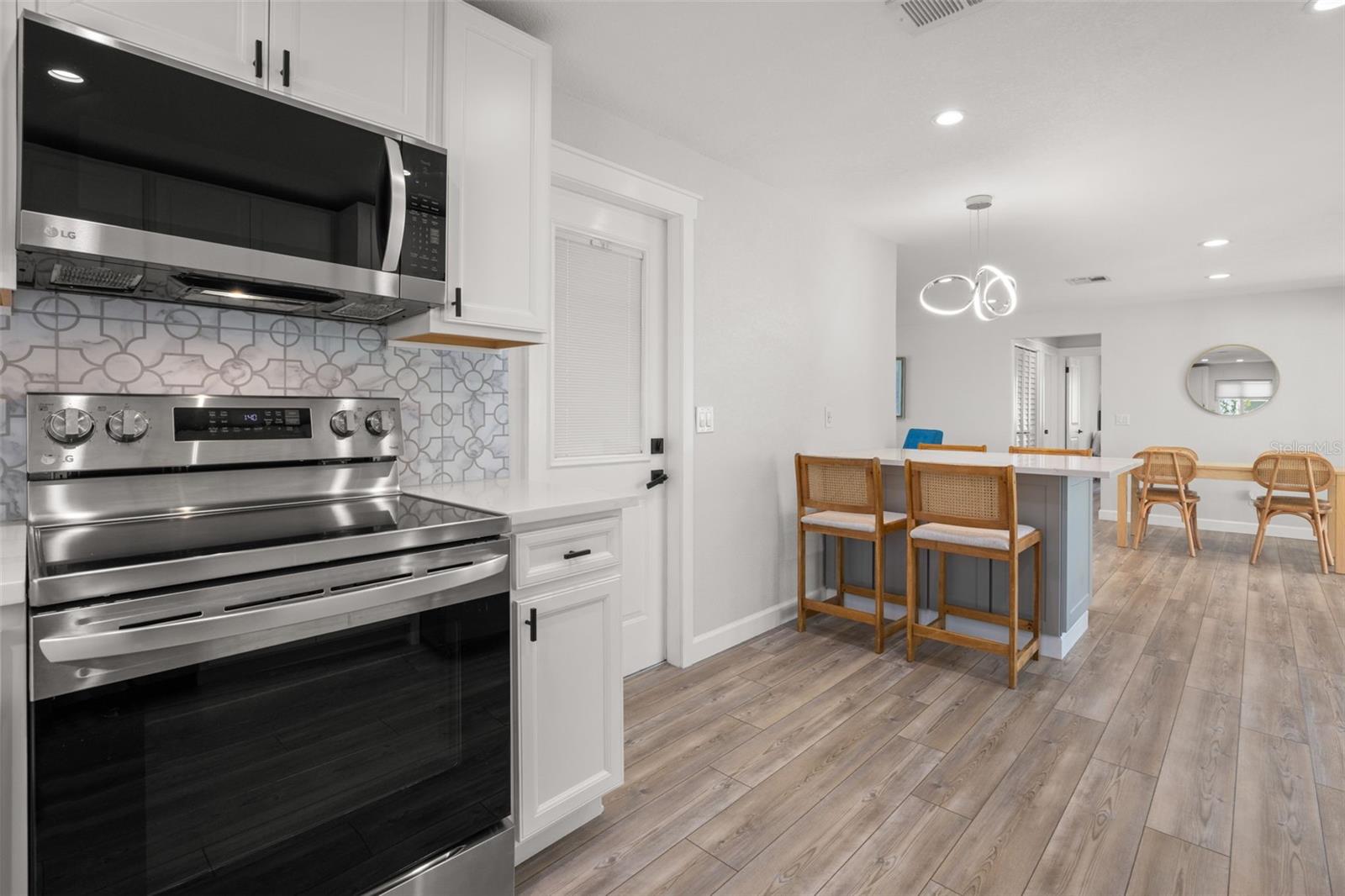 LARGO LAKE VILLAS - Residential