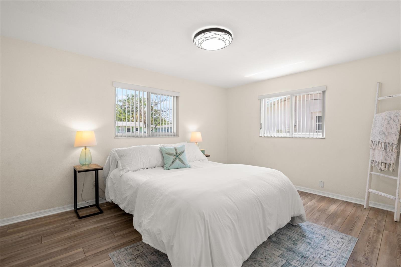 LARGO LAKE VILLAS - Residential