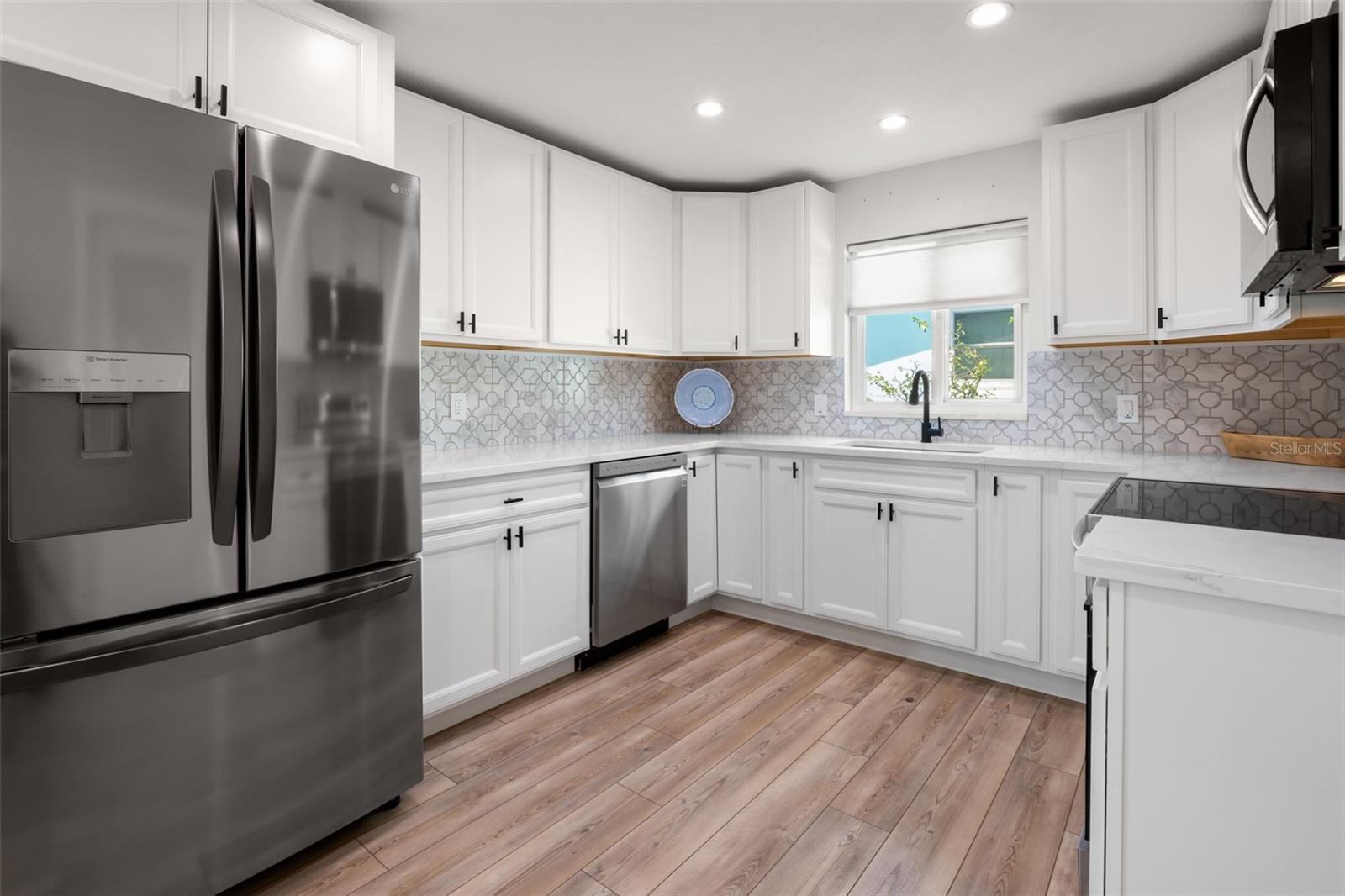 LARGO LAKE VILLAS - Residential