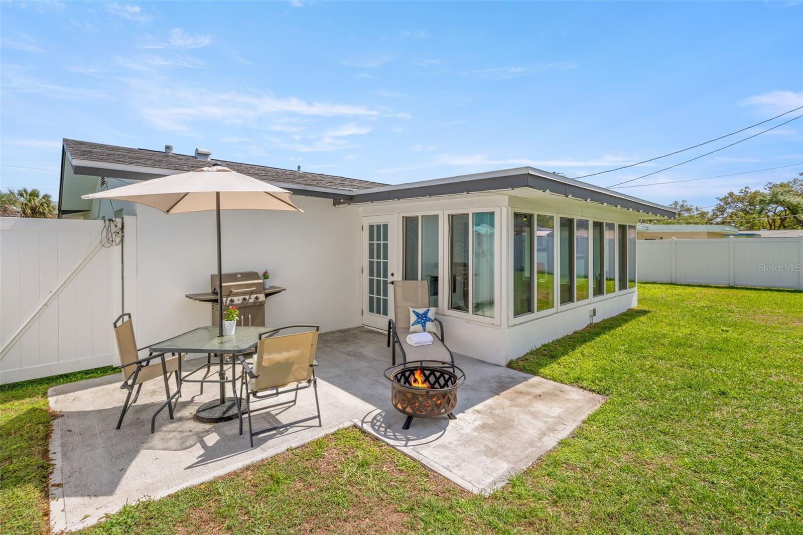 LARGO LAKE VILLAS - Residential